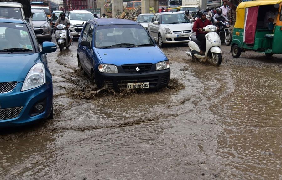 Heavy rains lashed Bengaluru, with several low lying areas witnessing water logging on Sept 8, 2017. Heavy rain,Heavy rain in Bengaluru,water logging,water logging in Bengaluru