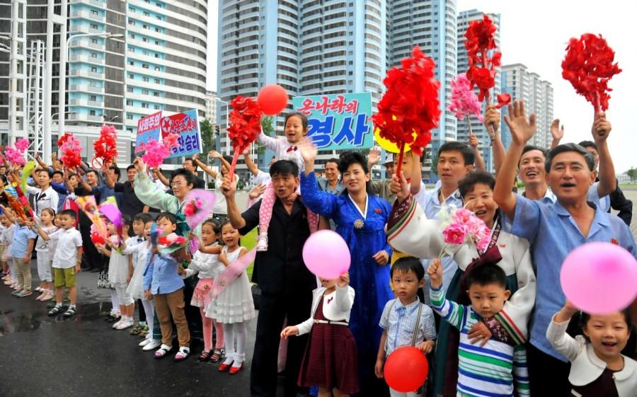 People react as members who have contributed to the success of the hydrostatic test for intercontinental ballistic rockets arrive in Pyongyang in this undated photo released by North Korea's Korean Central News Agency (KCNA) in Pyongyang September 6, 2017. North Korea,North Korea celebrates nuclear test,nuclear test,hydrostatic test,intercontinental ballistic rocket