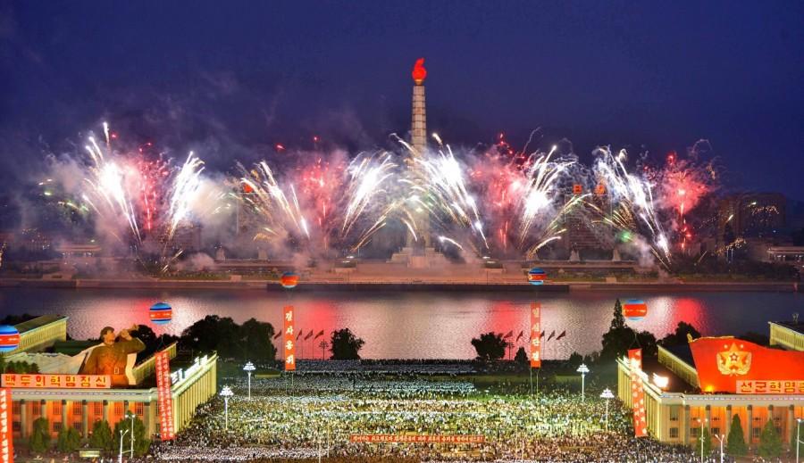 Pyongyang city civilians celebrate the successful completion of the hydrostatic test for the intercontinental ballistic rocket installation in this undated photo released by North Korea's Korean Central News Agency (KCNA) in Pyongyang September 6, 2017. North Korea,North Korea celebrates nuclear test,nuclear test,hydrostatic test,intercontinental ballistic rocket