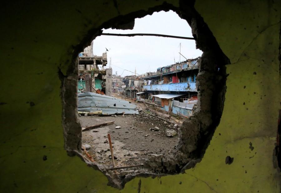 Damaged buildings and houses are seen as government troops continue their assault on its 105th day of clearing operations against pro-IS militants who have seized control of large parts of Marawi City, Philippines September 4, 2017. Marawi City,Philippine city,Islamic State,government forces fight