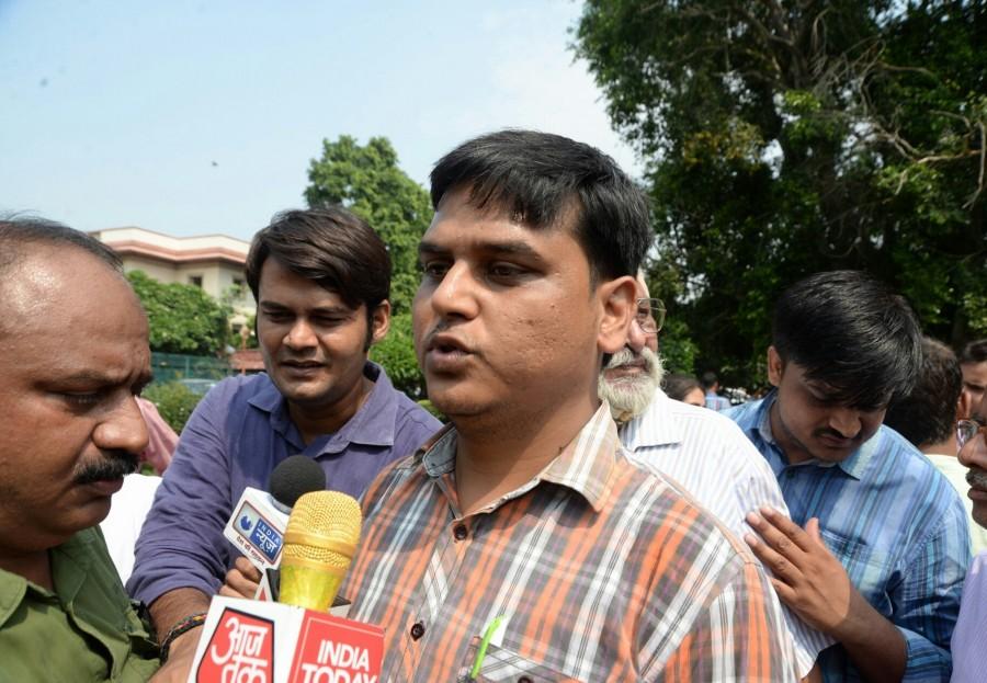 Father of the class 2 student Pradhuman who was found dead by a school staff in Ryan international School's washroom with his throat slit, talks to the press outside the Supreme Court. Pradhuman,Ryan international School,Ryan School,Ryan international School student