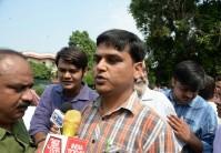 Father of the class 2 student Pradhuman who was found dead by a school staff in Ryan international School's washroom with his throat slit, talks to the press outside the Supreme Court.