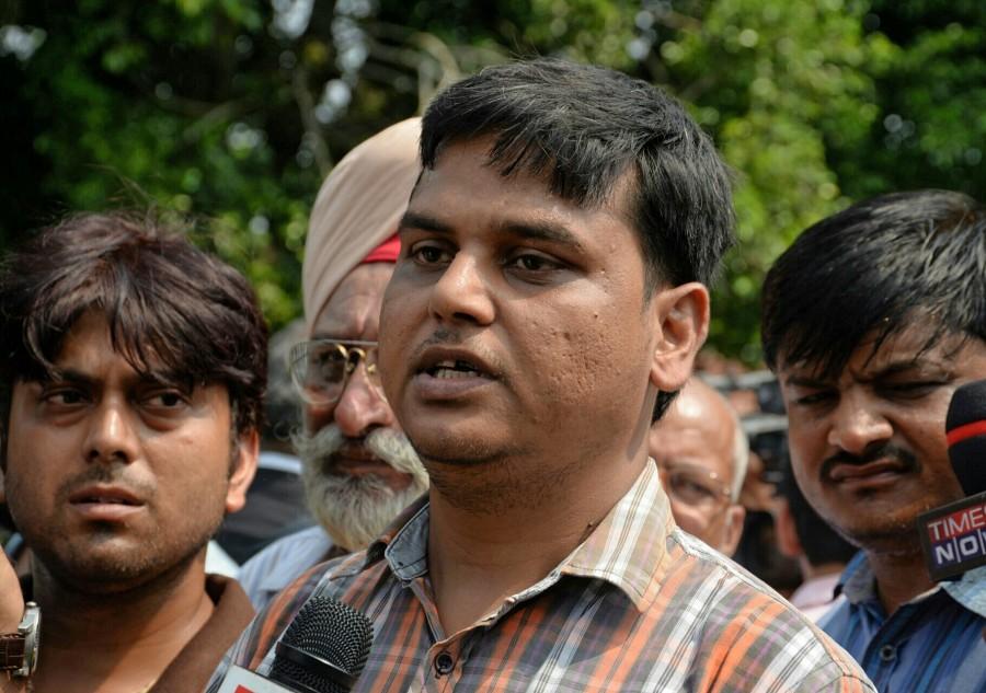 Father of the class 2 student Pradhuman who was found dead by a school staff in Ryan international School's washroom with his throat slit, talks to the press outside the Supreme Court in New Delhi on Sept 11, 2017. Pradhuman,Ryan international School,Ryan School,Ryan international School student