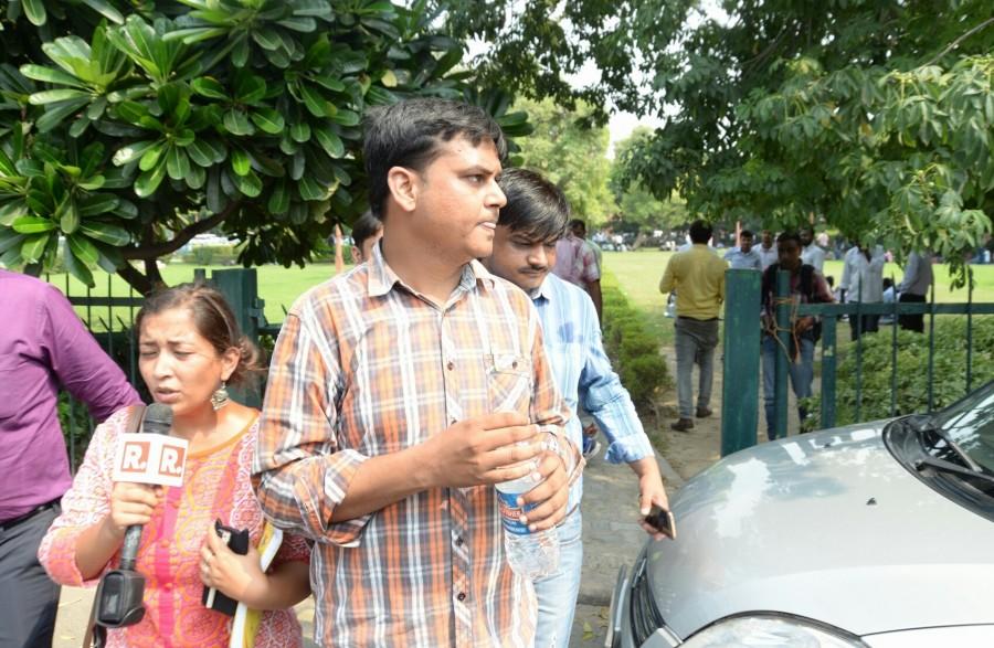 Father of the class 2 student Pradhuman who was found dead by a school staff in Ryan international School's washroom with his throat slit, talks to the press outside the Supreme Court in New Delhi on Sept 11, 2017. Pradhuman,Ryan international School,Ryan School,Ryan international School student