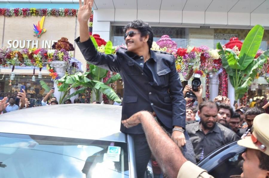 South Indian actor Nagarjuna launches South India Shopping Mall at Madinaguda. Nagarjuna,Raashi Khanna,Pragya Jaiswal,South India Shopping Mall,Nagarjuna Akkineni