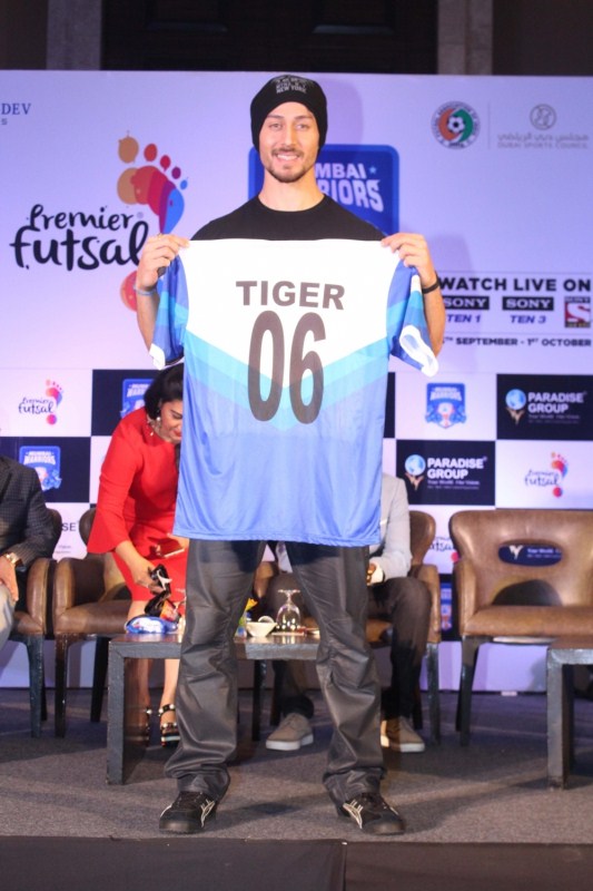 Tiger Shroff during the launch of "Mumbai Warriors Season 2 Jersey". Tiger Shroff,actor Tiger Shroff,Mumbai Warriors Season 2 Jersey,Mumbai Warriors,Mumbai Warriors Jersey,Tiger Shroff launches Mumbai Warriors Jersey