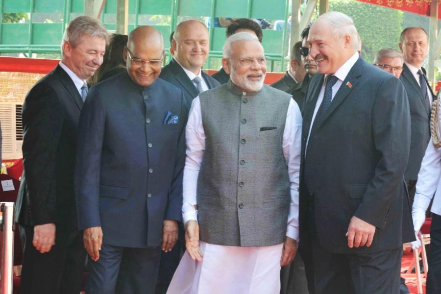 Ram Nath Kovind and Prime Minister Narendra Modi receives Alexander Lukashenko, President of the Republic of Belarus during his ceremonial reception at Rashtrapati Bhavan on Sept. 12, 2017. Ram Nath Kovind,Narendra Modi,Alexander Lukashenko,President of Belarus,Belarusian President in India