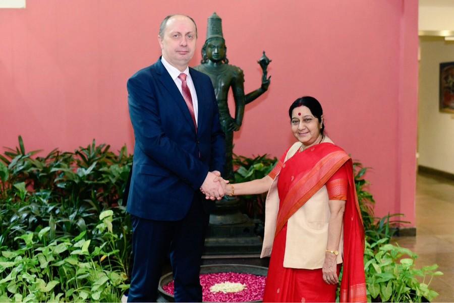 External Affairs Minister Sushma Swaraj on Monday met Belarus Industry Minister Vitaly Vovk and discussed issues of mutual interest, including the upcoming visit to India of Belarus President Alexander Lukashenko, an official said. "Both ministers discussed issues of mutual interest," an official from the External Affairs Ministry said. Sushma Swaraj,External Affairs Minister Sushma Swaraj,Belarus minister Vitaly Vovk,Belarus Industry minister Vitaly Vovk,Sushma meets Belarus minister,Indian-Belarusian