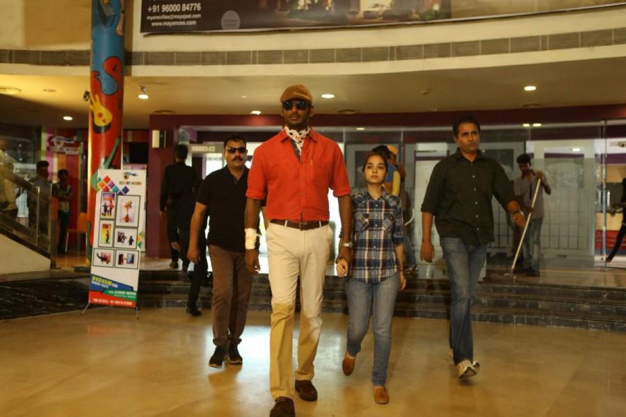 Thupparivaalan and was formally launched in Chennai on 10 March 2016. Vishal,Prasanna,Andrea Jeremiah,Anu Emmanuel,Thupparivaalan,Thupparivaalan stills,Thupparivaalan movie stills,Thupparivaalan movie pics,Thupparivaalan movie images,Thupparivaalan movie pictures,Thupparivaalan movie photos