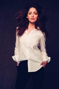 Yami Gautam and Hrithik Roshan's pairing in Kaabil has garnered much love from all the quarters. The duo not only shared a good bond on screen but also are very good friends in real life. Yami Gautam who is well-known fitness freak gave a shoutout to Hrithik Roshan's sister Sunaina Roshan. The actress took to social media sharing the transformation that Hrithik's sister has undergone.