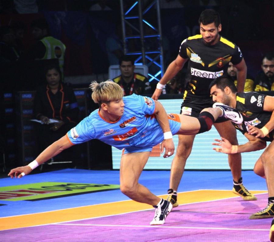 Maninder Singh and Nilesh Salunke scored a raid point each in the first minute as both teams were level at 1-1 in the first minute. Nilesh Salunke scored with a two-point raid in the fourth minute as Telugu Titans drew level at 4-4. Titans defence scored two points in a minute as they led 6-4 after six minutes. Both teams fought valiantly in the first ten minutes as Telugu Titans led 8-7. It was a closely contested match as Bengal Warriors managed to keep Rahul Chaudhari quiet as they leveled the match at 9-9 after 13 minutes. Telugu Titans inflicted an all out in the 16th minute to lead 15-11. Jang Kun Lee scored a raid point in the 18th minute as Bengal Warriors went into the break trailing 12-15. Pro Kabaddi 2017,Pro Kabaddi,Bengal Warriors edge past Telugu Titans,Bengal Warriors beats Telugu Titans,Bengal Warriors,Telugu Titans,PKL,PKL 2017