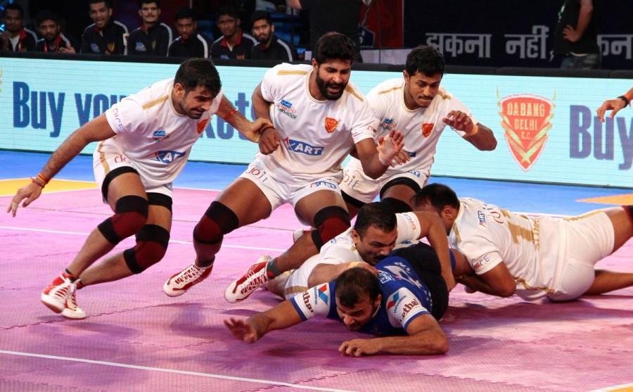 Pro Kabaddi 2017: Haryana Steelers beat Dabang Delhi by 27-24. Pro Kabaddi 2017,Pro Kabaddi,Haryana Steelers stun Dabang Delhi,Haryana Steelers beat Dabang Delhi,Haryana Steelers,Dabang Delhi