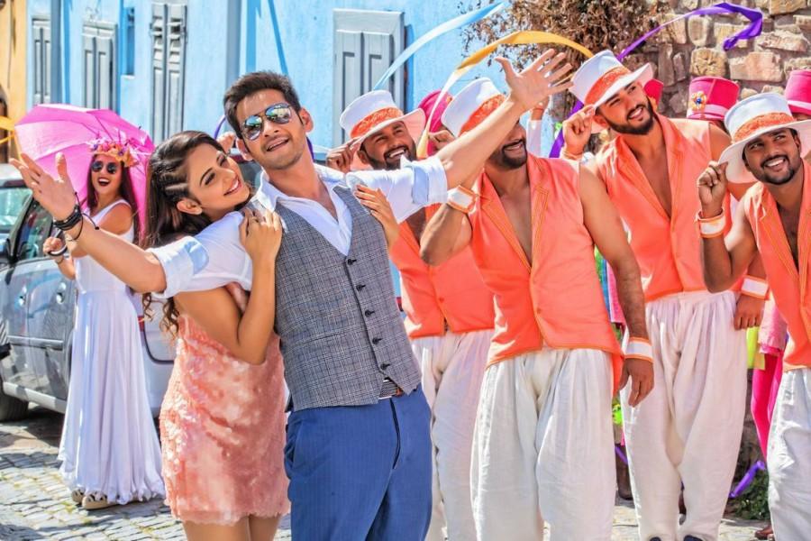 The teaser of superstar A.R. Murugadoss's Tamil-Telugu bilingual spy-thriller "Spyder" was released on Wednesday on the occasion of Mahesh Babu's 41st birthday. Mahesh Babu,Rakul Preet Singh,Mahesh Babu and Rakul Preet Singh,Spyder,mahesh babu spyder,Spyder movie stills,Spyder movie pics,Spyder movie images,Spyder movie pictures,Spyder movie photos
