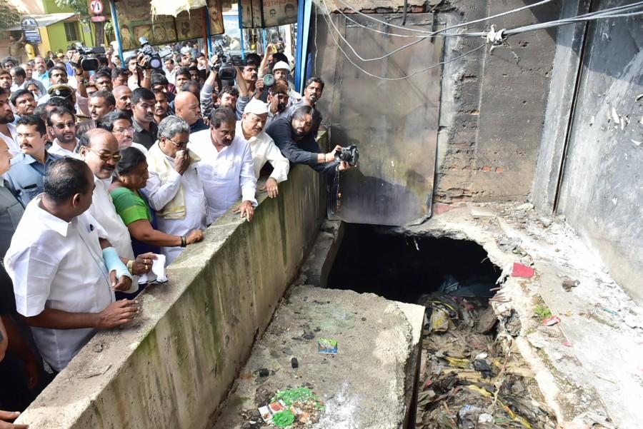 Karnataka CM Siddaramaiah rain affected area in the Bengaluru city. CM Siddaramaiah,Siddaramaiah,Siddaramaiah visits rain-affected areas