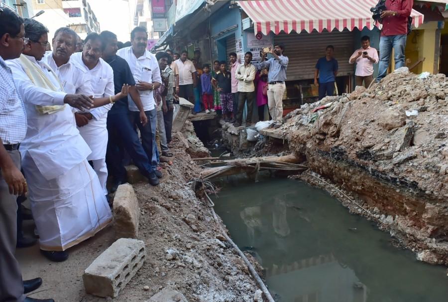Karnataka Chief Minister Siddaramaiah rain affected area in the Bengaluru city. CM Siddaramaiah,Siddaramaiah,Siddaramaiah visits rain-affected areas