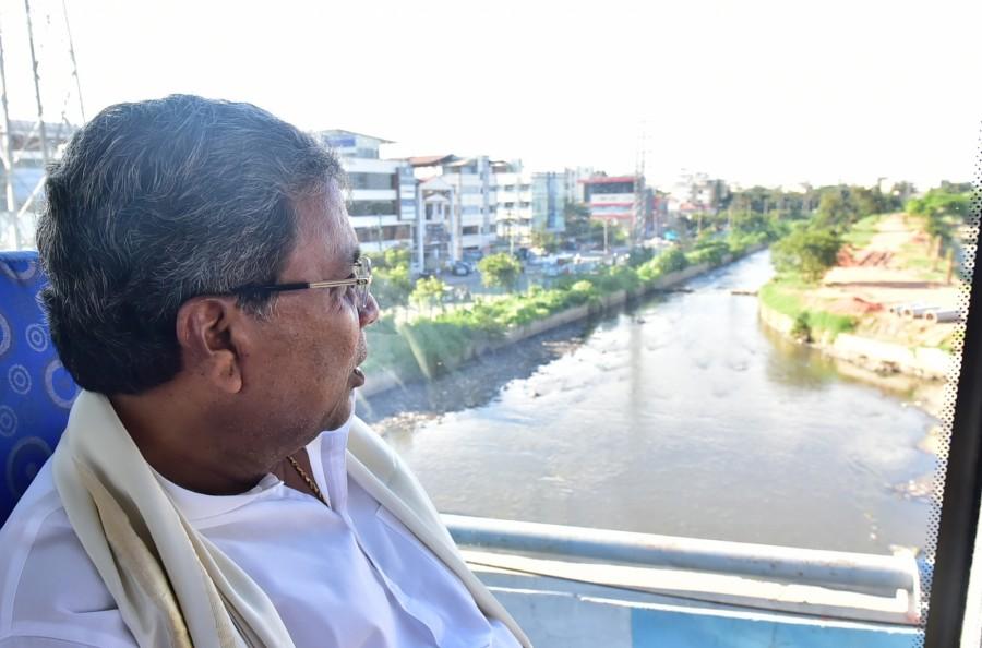 Karnataka Chief Minister Siddaramaiah rain affected area in the Bengaluru city on Sept 13, 2017. CM Siddaramaiah,Siddaramaiah,Siddaramaiah visits rain-affected areas