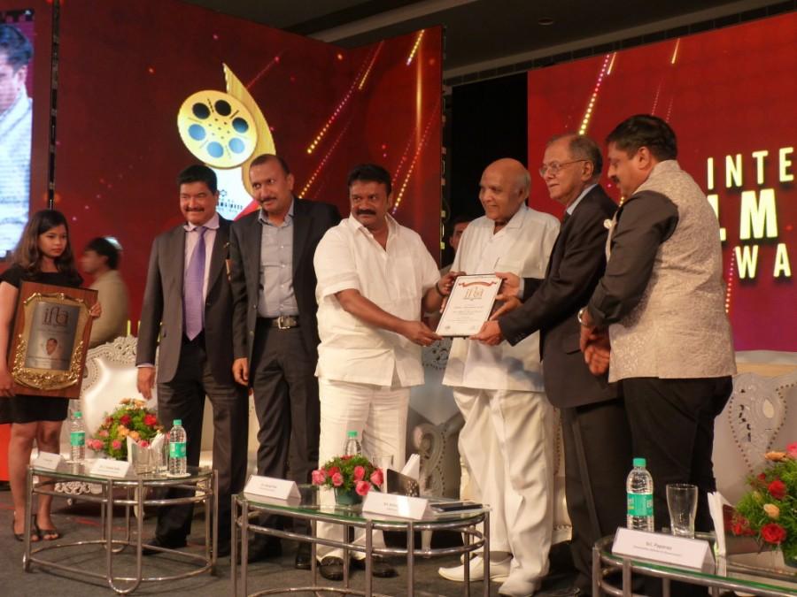 BR Shetty attending last year Indywood Film Carnival. Project Indywood,BR Shetty,Sohan Roy,NRI industrialists