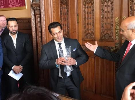 Bollywood star Salman Khan received a Global Diversity Award at Britain's House of Commons. Salman was at the House of Commons here on Friday, and received the award from Keith Vaz, British Parliament's longest-serving Asian MP.