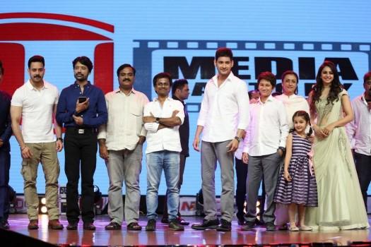 Spyder Pre Release event held at Hyderabad. Celebs like Mahesh Babu, AR Murugadoss, SJ Surya, Krishna, Vijaya Nirmala, Harris Jayaraj, Santosh Sivan, BVSN Prasad,  and others graced the event.