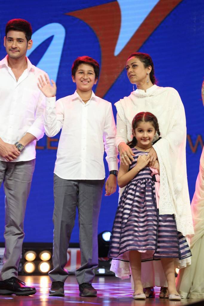 Mahesh Babu with his family at Spyder Pre Release event. Mahesh Babu,AR Murugadoss,SJ Surya,Spyder Pre Release event,Spyder Pre Release event pics,Spyder Pre Release event images,Spyder Pre Release event stills,Spyder Pre Release event pictures,Spyder Pre Release event photos