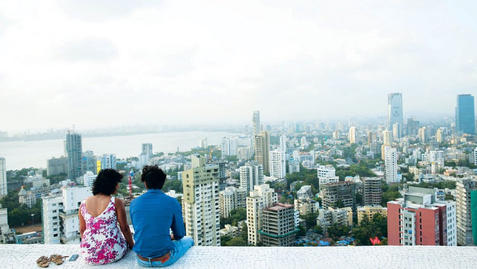 Speaking about this Shahana said, "Even though I'm not really scared of heights, the scene where we had to sit on the top of a building was quite overwhelming. But thankfully I was made comfortable by the team and Barun and it didn't even matter that I was sitting at such a height. The gorgeous view of Bombay from that height made for a perfect distraction." Tu Hai Mera Sunday stars Barun Sobti, Shahana Goswami, Vishal Malhotra, Manvi Gagroo, Rasika Dugal amongst others. The film will be releasing on 6th October in India. Shahana,Tu Hai Mera,Barun Sobti,Shahana Goswami