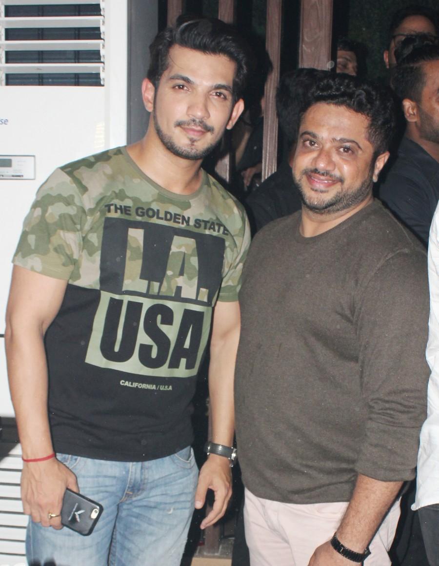 Arjun Bijlani and Amar Shah at DJ Akhtar & DJ Hardik's gig at 1Above Arjun Bijlani,Amar Shah,DJ Akhtar,DJ Hardik,Vinod Kambli,Narendra Hirani,Rahul Kanal,Lesle Lewis,1Above