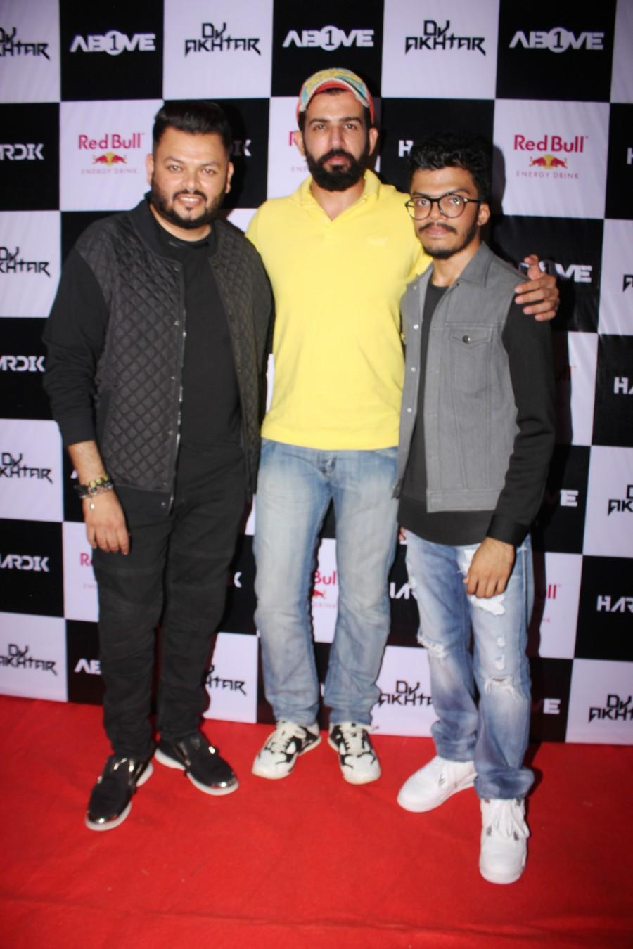 DJ Akhtar, Jay Bhanushali and DJ Hardik 2. Arjun Bijlani,Amar Shah,DJ Akhtar,DJ Hardik,Vinod Kambli,Narendra Hirani,Rahul Kanal,Lesle Lewis,1Above