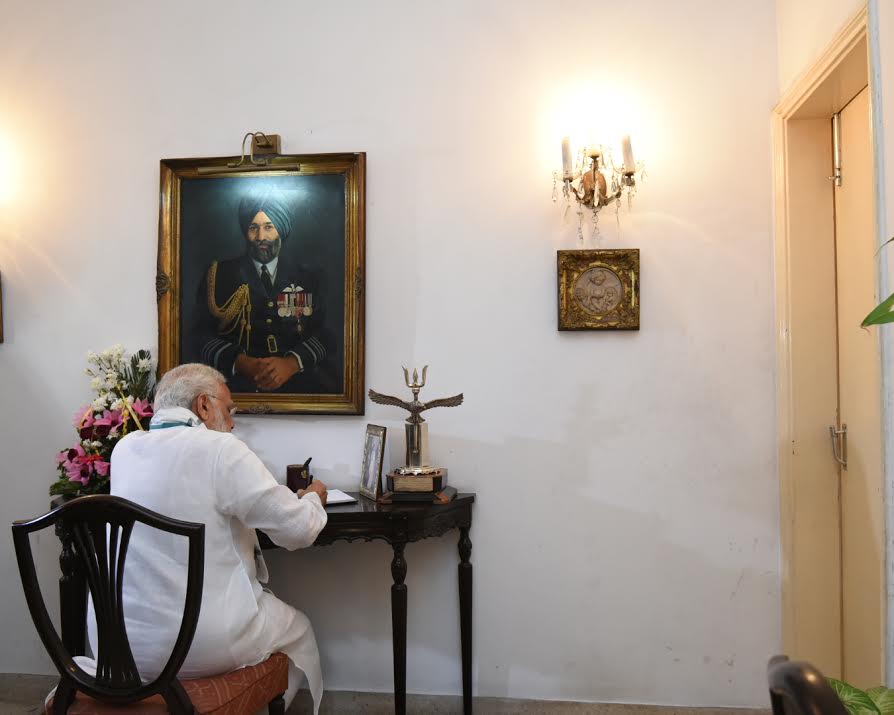 Marshal of Air Force Arjan Singh passed away at the age of 98 on Saturday. He will be given a state funeral on Monday morning. Narendra Modi,Narendra Modi pays last respect to Arjan Singh,Arjan Singh,Narendra Modi visits Arjan Singh,Marshal,Air Force Arjan Singh,IAF Arjan Singh funeral,Air Force Marshal Arjan Singh dead