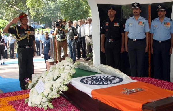 17-gun salute, Fly-past as India bids adieu to Marshal of IAF Arjan ...