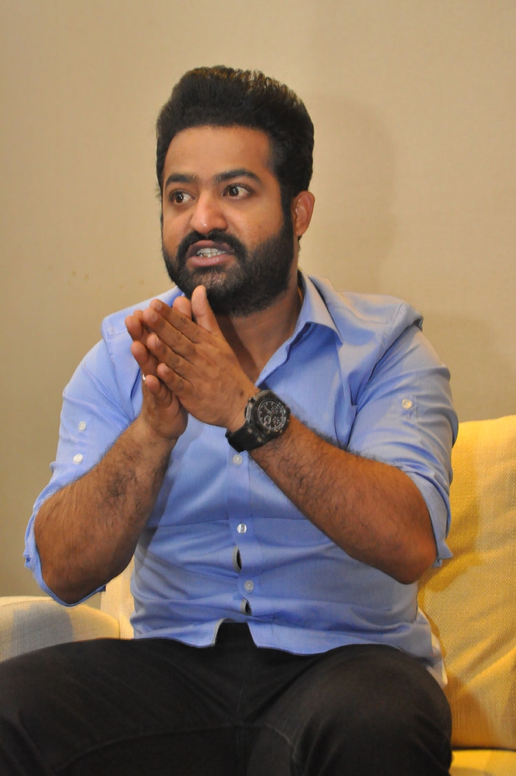 Popular Bollywood actor Ronit Roy plays the antagonist. The project marks his Telugu debut. Jr NTR,Junior NTR,Jr NTR promotes Jai Lava Kusa,Jai Lava Kusa,Jai Lava Kusa promotion,Jai Lava Kusa movie promotion