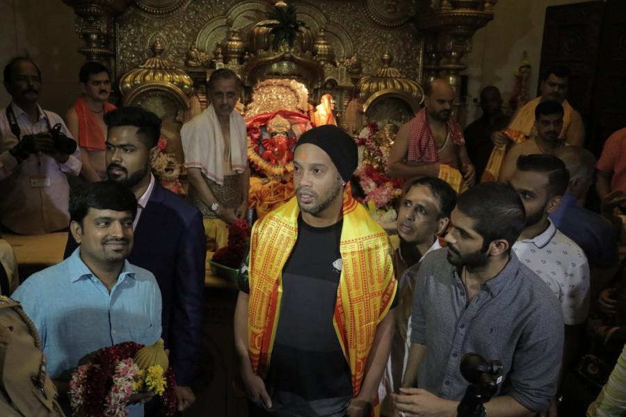 Brazilian and former Barcelona football superstar Ronaldinho visits Siddhivinayak temple. Ronaldinho,Ronaldinho visits Siddhivinayak temple,Ronaldinho at Siddhivinayak temple