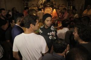 Ronaldinho,Ronaldinho visits Siddhivinayak temple,Ronaldinho at Siddhivinayak temple