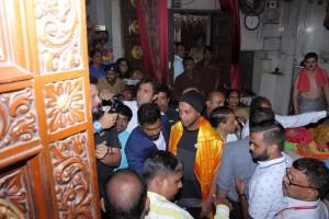 Ronaldinho,Ronaldinho visits Siddhivinayak temple,Ronaldinho at Siddhivinayak temple