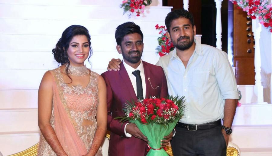Vijay Antony at Dharan Kumar and Deekshitha Wedding Reception. O Pannerselvam,Vijay Sethupathi,Arun Vijay,Vijay Antony,Shanthanu,Sathyaraj,Dharan Kumar and Deekshitha,Dharan Kumar and Deekshitha wedding,Dharan Kumar and Deekshitha wedding Reception,Dharan Kumar and Deekshitha wedding Reception pics,Dharan Kumar and D