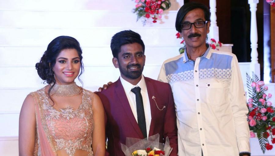 Manobala at Dharan Kumar and Deekshitha Wedding Reception. O Pannerselvam,Vijay Sethupathi,Arun Vijay,Vijay Antony,Shanthanu,Sathyaraj,Dharan Kumar and Deekshitha,Dharan Kumar and Deekshitha wedding,Dharan Kumar and Deekshitha wedding Reception,Dharan Kumar and Deekshitha wedding Reception pics,Dharan Kumar and D
