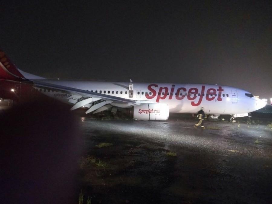 Heavy rains lashed Mumbai, entire coastal Konkan region and parts of western Maharashtra affecting normal life and hitting flight operations, officials said here on Wednesday. This comes exactly a month after the Mumbai deluge of August 19 and 20. Flight operations at the Chhatrapati Shivaji Maharaj International Airport (CSMI) took a major hit owing to the downpour, poor visibility, strong winds since Tuesday evening. The city's critical lifeline, the suburban trains and the Brihanmumbai Electric Supply and Transport (BEST) bus services were also reported running with delays. Heavy rain,Heavy rain in Mumbai,Mumbai Heavy rain,Mumbai heavy rains,Heavy rains disrupt flights,Heavy rains lashed Mumbai