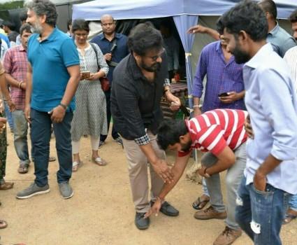 Megastar Chiranjeevi and SS Rajamouli visits Ram Charan and Sukumar's Rangasthalam 1985 sets.