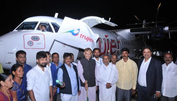 Union MoS Civil Aviation Jayant Sinha flags off Mysuru-Chennai flight in Mysuru on Sept 20, 2017.