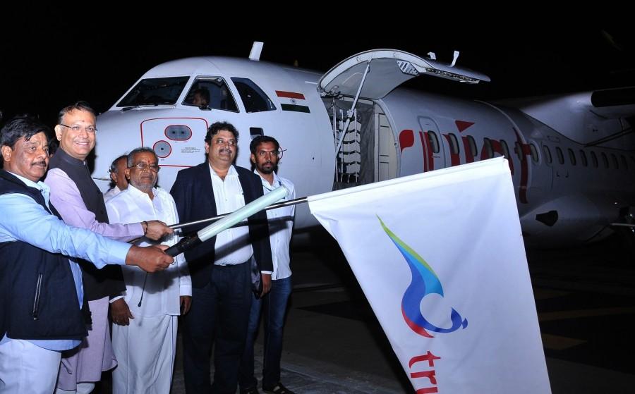 Minister of State for Civil Aviation Jayant Sinha flags off Mysuru-Chennai flight in Mysuru on Sept 20, 2017. Jayant Sinha,Minister of State for Civil Aviation,Mysuru-Chennai flight,Mysuru to Chennai flight,Mysore to Chennai flight