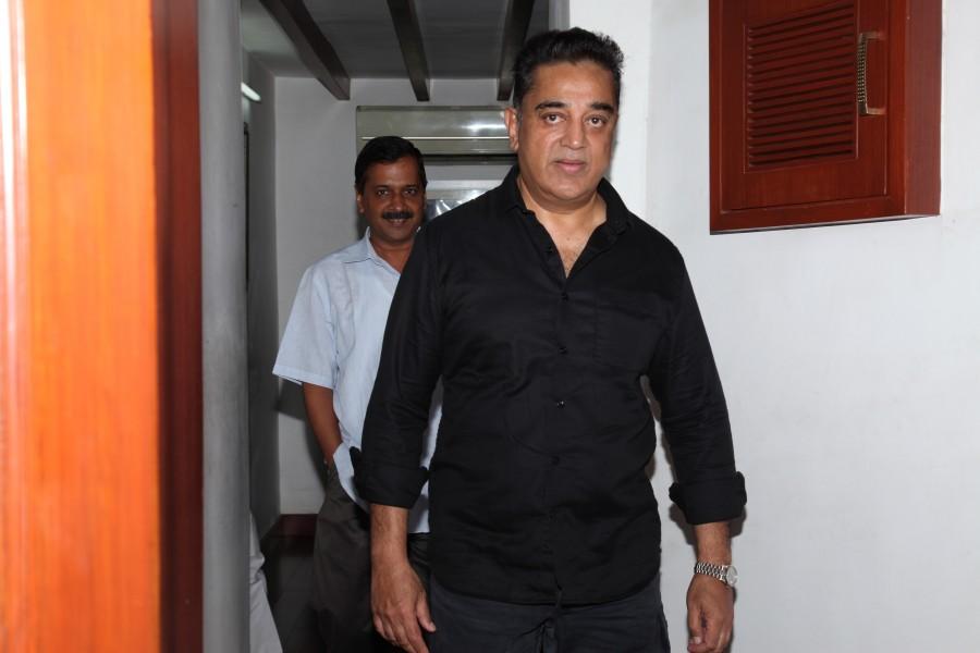 The AAP leader said the country was facing the problems of corruption and communalism. People, he said, were against communalism and Kamal Haasan too had spoken against it. Arvind Kejriwal,CM Arvind Kejriwal,Arvind Kejriwal meets Kamal Hassan,Kamal Hassan meets Arvind Kejriwal