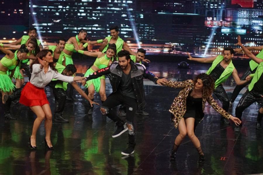 The film is slated to release on 29 September 2017. Taapsee Pannu,Jacqueline Fernandez,Varun Dhawan,Judwaa 2,Judwaa 2 promotion,Judwaa 2 movie promotion,Judwaa 2 on Dance Plus 3,Dance Plus 3