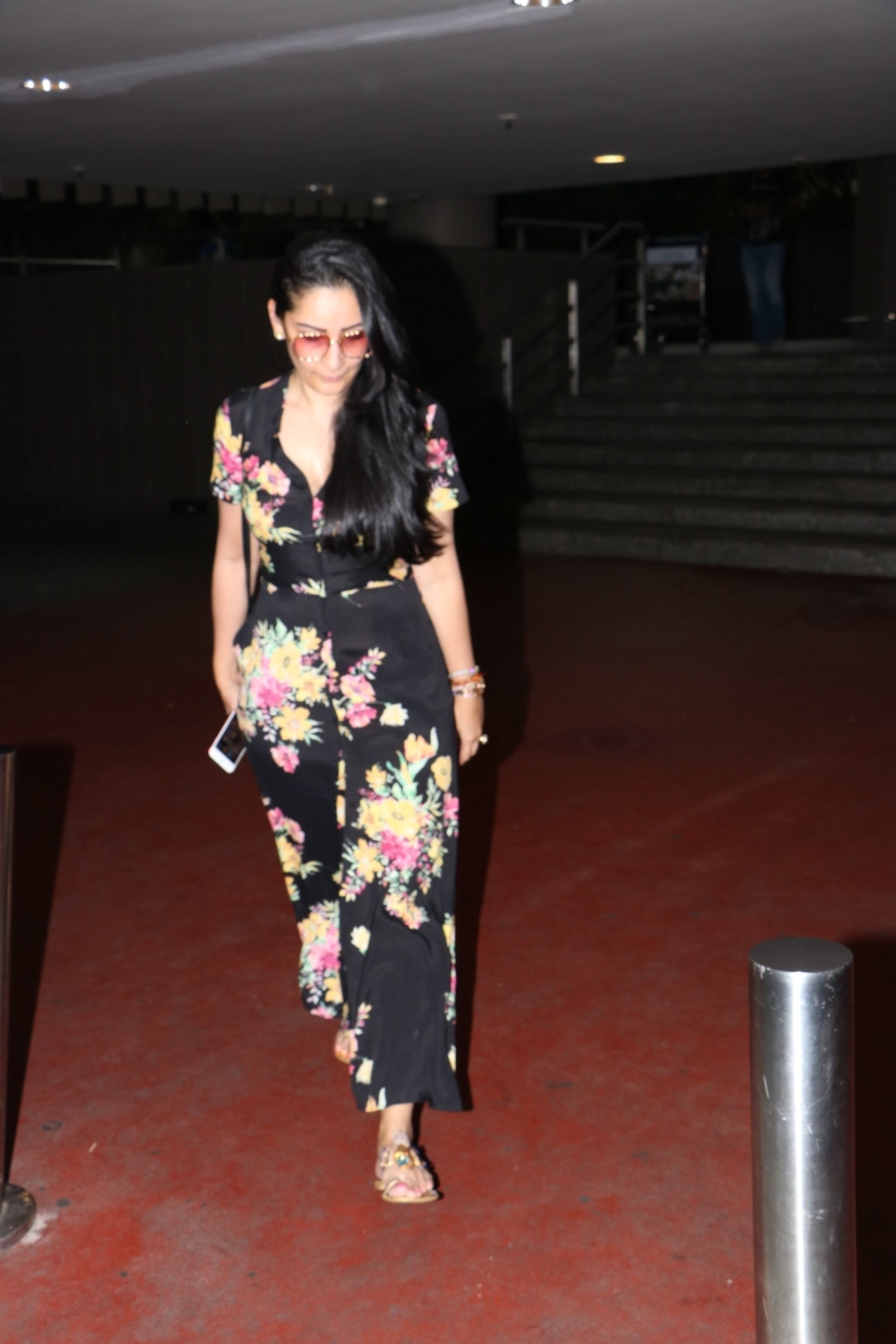 Sanjay Dutt wife Manyata Dutt spotted at Chhatrapati Shivaji Maharaj International airport. Manyata Dutt,sanjay dutt manyata dutt,Manyata Dutt spotted at airport,Manyata Dutt snapped at airport,Manyata Dutt pics,Manyata Dutt images,Manyata Dutt stills,Manyata Dutt pictures,Manyata Dutt photos