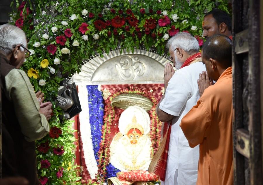 PM Narendra Modi at Durga Mata Temple in Varanasi. Narendra Modi,Narendra Modi at Durga Mata temple,Modi at Durga Mata Temple,Durga Mata temple