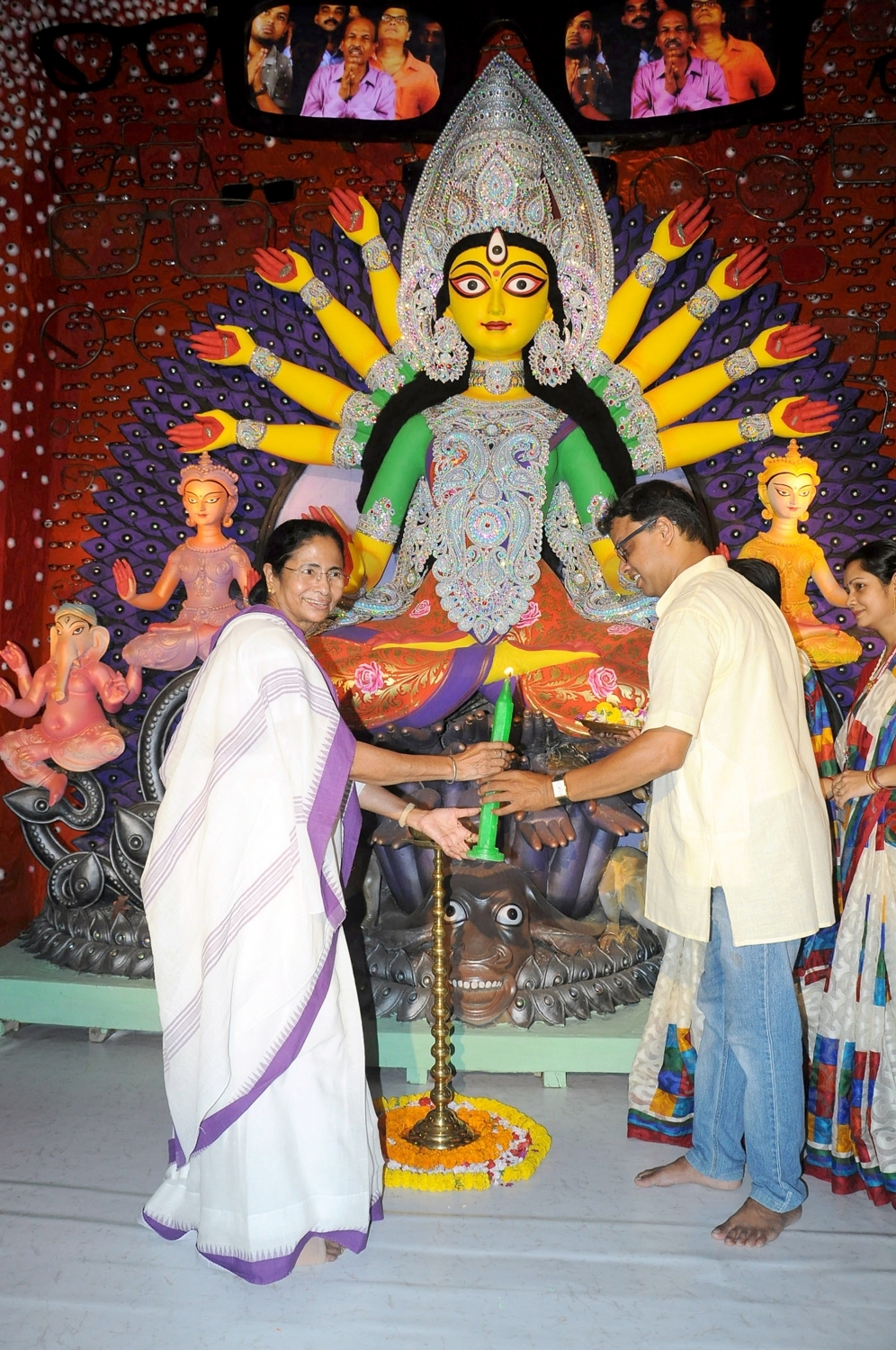 West Bengal Chief Minister Mamata Banerjee inaugurates Babubagan Club's Pandal. Mamata Banerjee,CM Mamata Banerjee,Mamata Banerjee inaugurates Durga Puja Pandal,Durga Puja Pandal