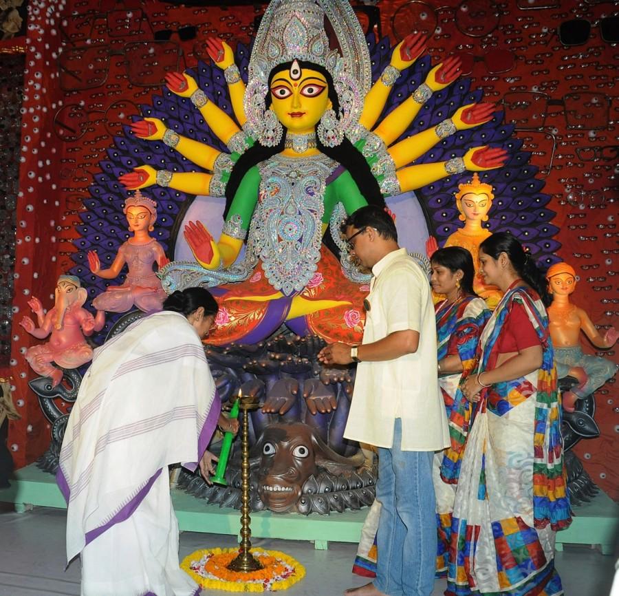West Bengal Chief Minister Mamata Banerjee inaugurates Babubagan Club's Pandal ahead of Durga Puja in Kolkata. Mamata Banerjee,CM Mamata Banerjee,Mamata Banerjee inaugurates Durga Puja Pandal,Durga Puja Pandal