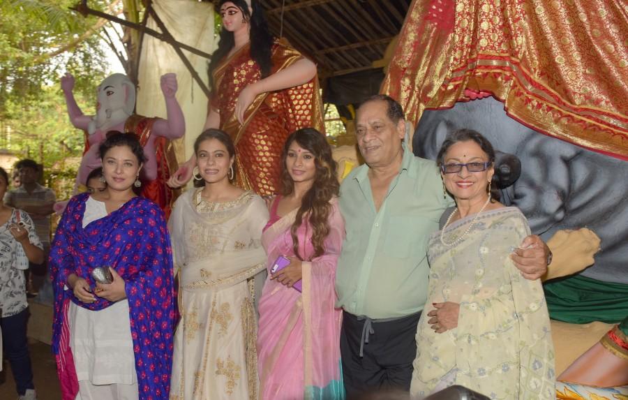 Sharbani Mukherjee, Kajol, Tanisha Mukherjee Debu Mukherjee and Tanuja Mukherjee at North Bombay Sarbojanin Durga Puja Samiti 2017. Kajol,Tanisha Mukherjee,Tanuja Mukherjee,Debu Mukherjee,Sharbani Mukherji,Krishna Mukherjee,North Bombay Sarbojanin Durga Puja Samiti 2017