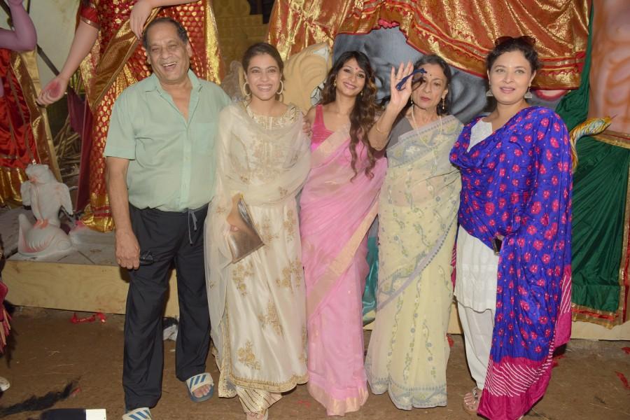 Debu Mukherjee, Kajol, Tanisha Mukherjee, Tanuja Mukherjee and Sharbani Mukherjee at North Bombay Sarbojanin Durga Puja Samiti 2017. Kajol,Tanisha Mukherjee,Tanuja Mukherjee,Debu Mukherjee,Sharbani Mukherji,Krishna Mukherjee,North Bombay Sarbojanin Durga Puja Samiti 2017