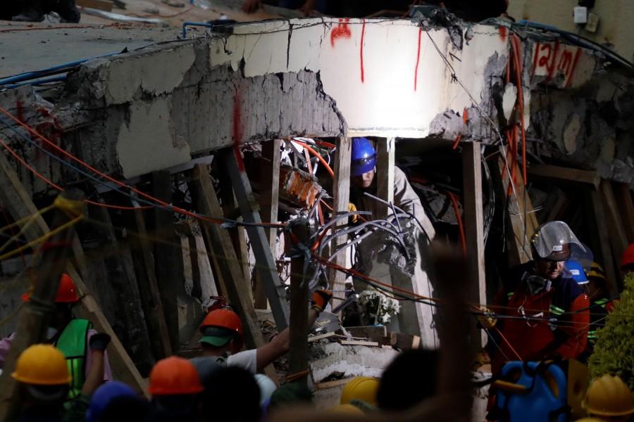 Rescue workers search through the rubble for students, September 20, 2017. Mexico races to find survivors,Rescuers labor,Enrique Rebsamen School,earthquake