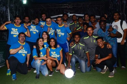 The cast of Tu Hai Mera Sunday spent a fun weekend at a playzone in Mumbai where they played football opposite a professional football team named ‘My Futtball’. The entire cast of the film including Barun Sobti, Shahana Goswani, Avinash Tiwary, Vishal Malhotra, Nakul Bhalla and Jay Upadhyay got together along with their director Milind Dhaimade.