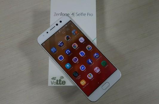 Chinese smartphone makers Vivo and Oppo have created a strong presence in India with their selfie-focused devices such as Vivo V5 Plus and Oppo F3 Plus. Now, Taiwan-based ASUS has joined the race with Zenfone 4 Selfie Pro. Zenfone 4 Selfie Pro is the flagship model in the 